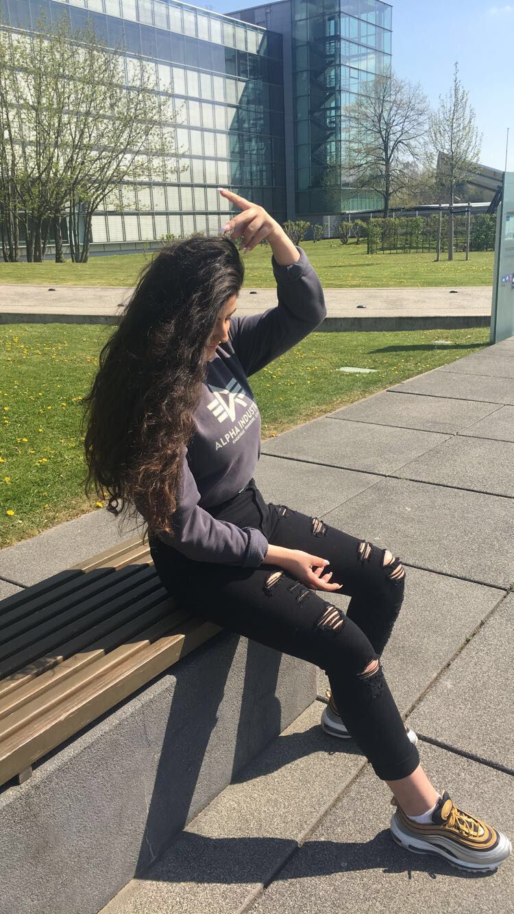 <em>Ana J.</em>